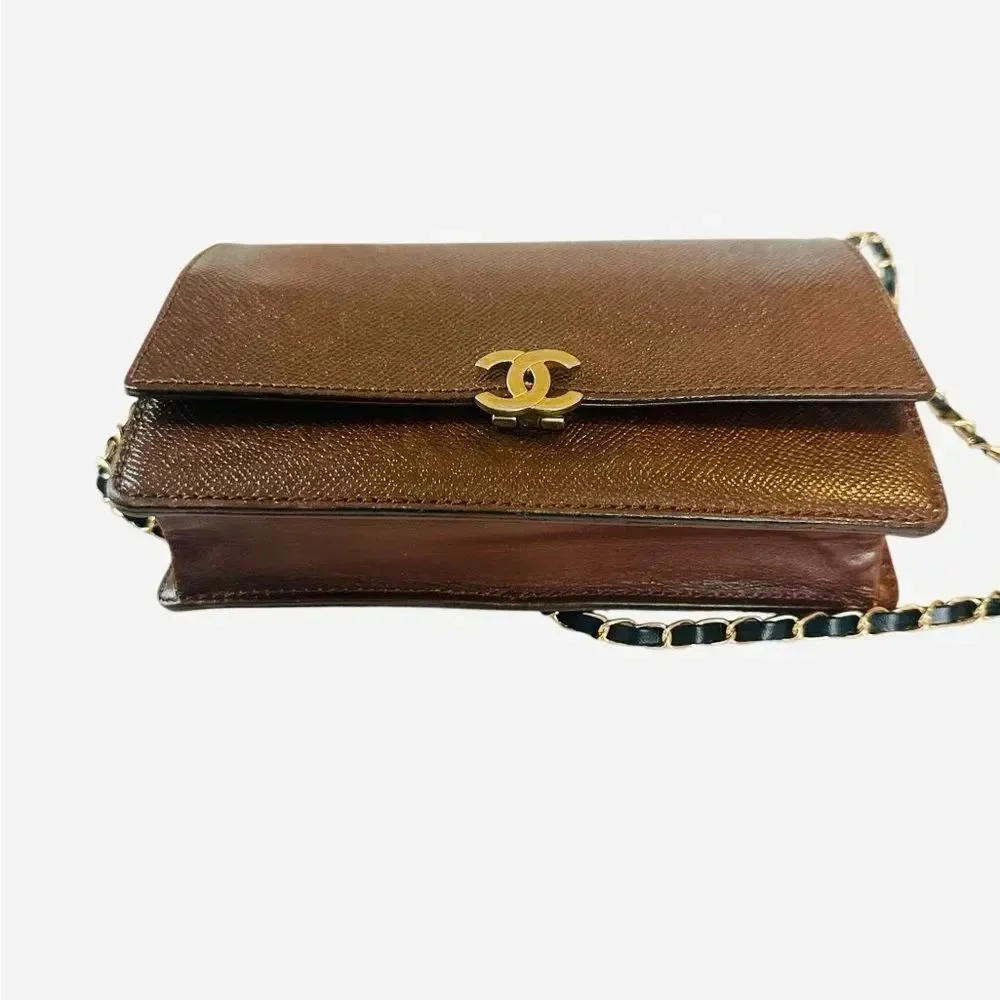 CHANEL sophisticated crossbody